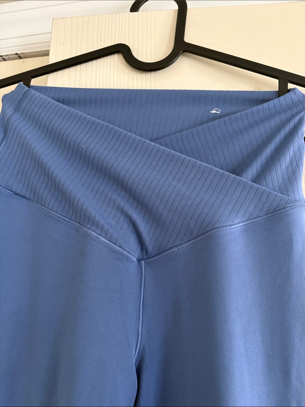 High-Waist Flared Yoga Pants in Dusty Blue - Picture 3 of 4